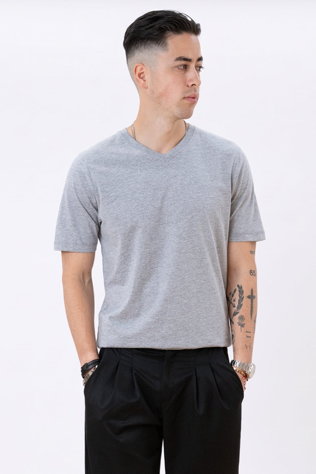 Basic Camiseta con cuello de pico - Gris Oxford