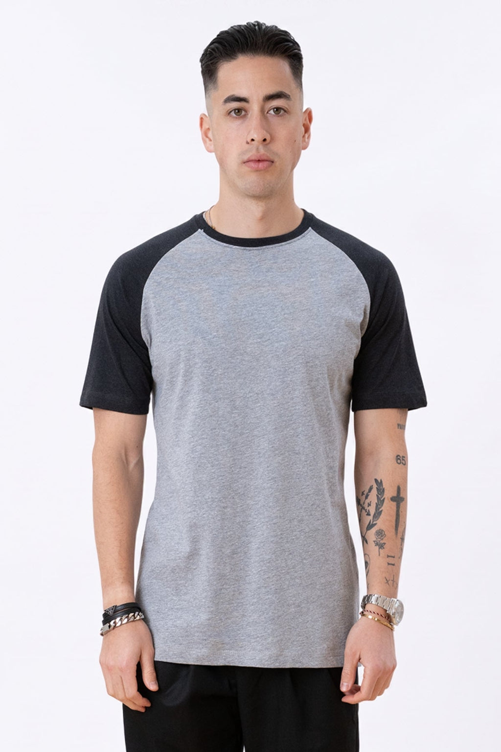 Camiseta básica de Raglan-gris negro-luz
