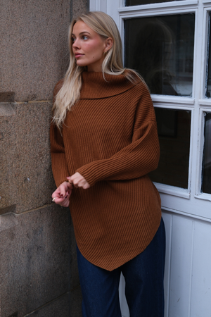 Lya High Neck Knit - Marrón