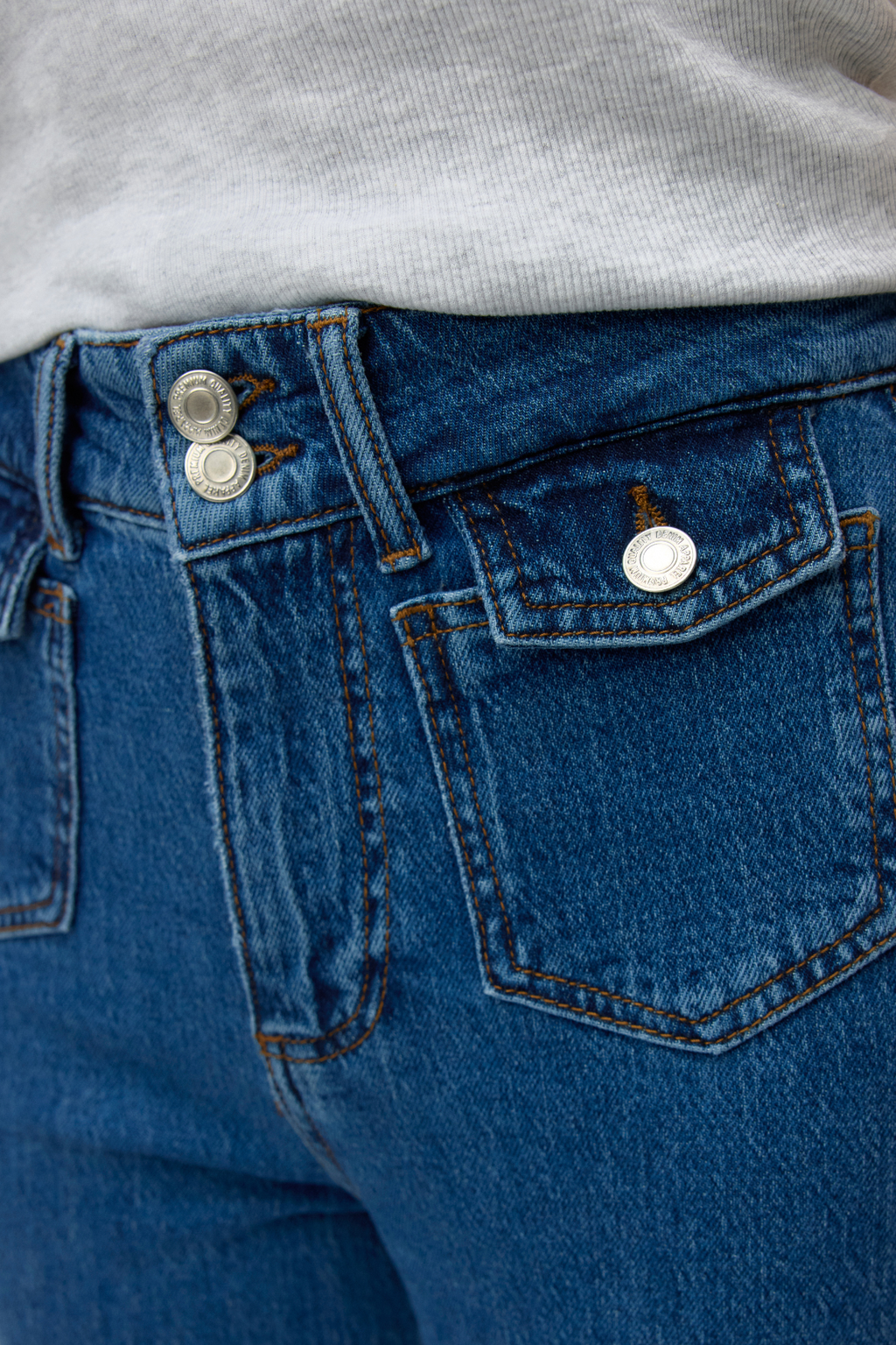 Jeans de bolsillo ancho de Tessa - mezclilla azul medio