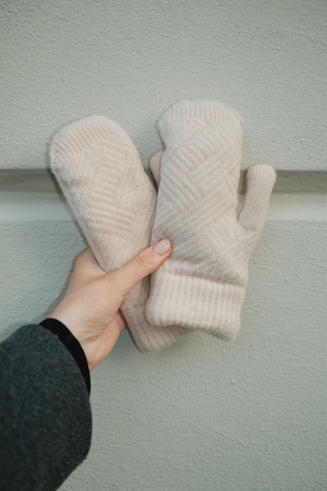 Mittens - beige