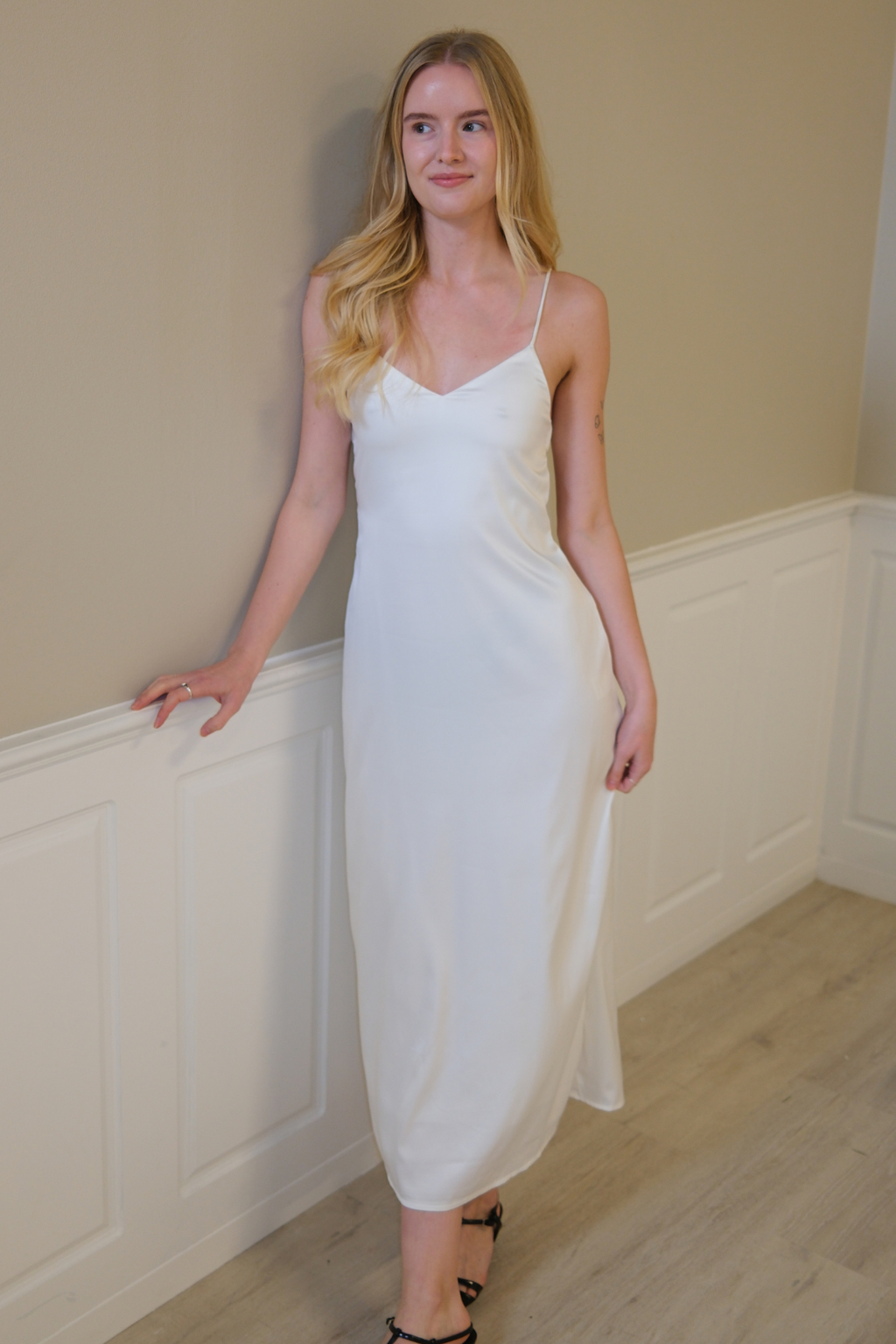 Vestido de correa de Elina - blanco