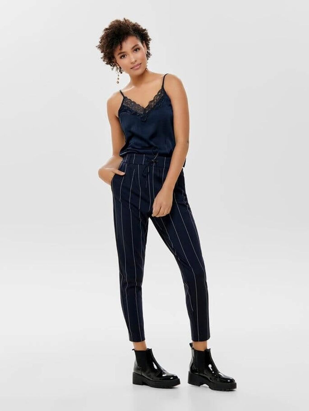 Top with lace details - Sky Capstain