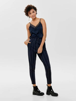 Top with lace details - Sky Capstain