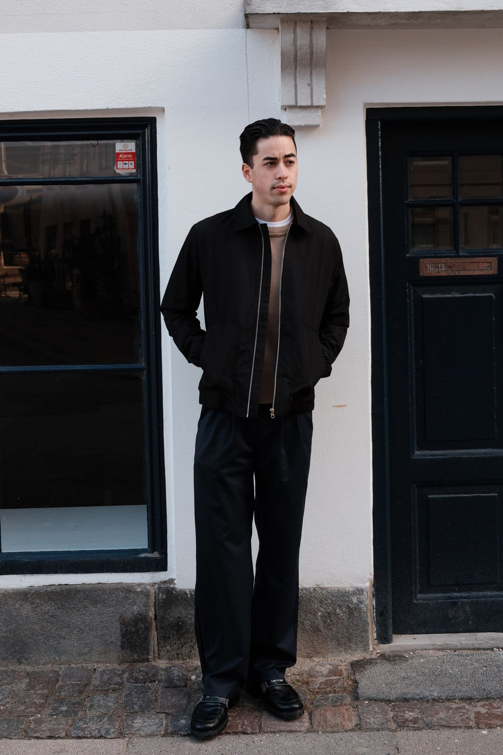 Chaqueta corta con cremallera - Negro