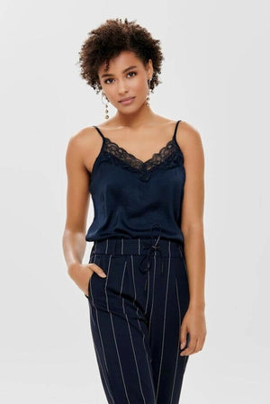 Top with lace details - Sky Capstain