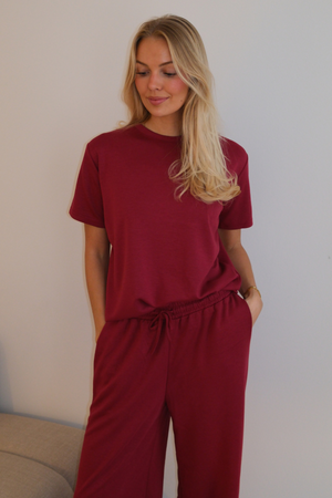Camiseta Leah Loose - Borgoña