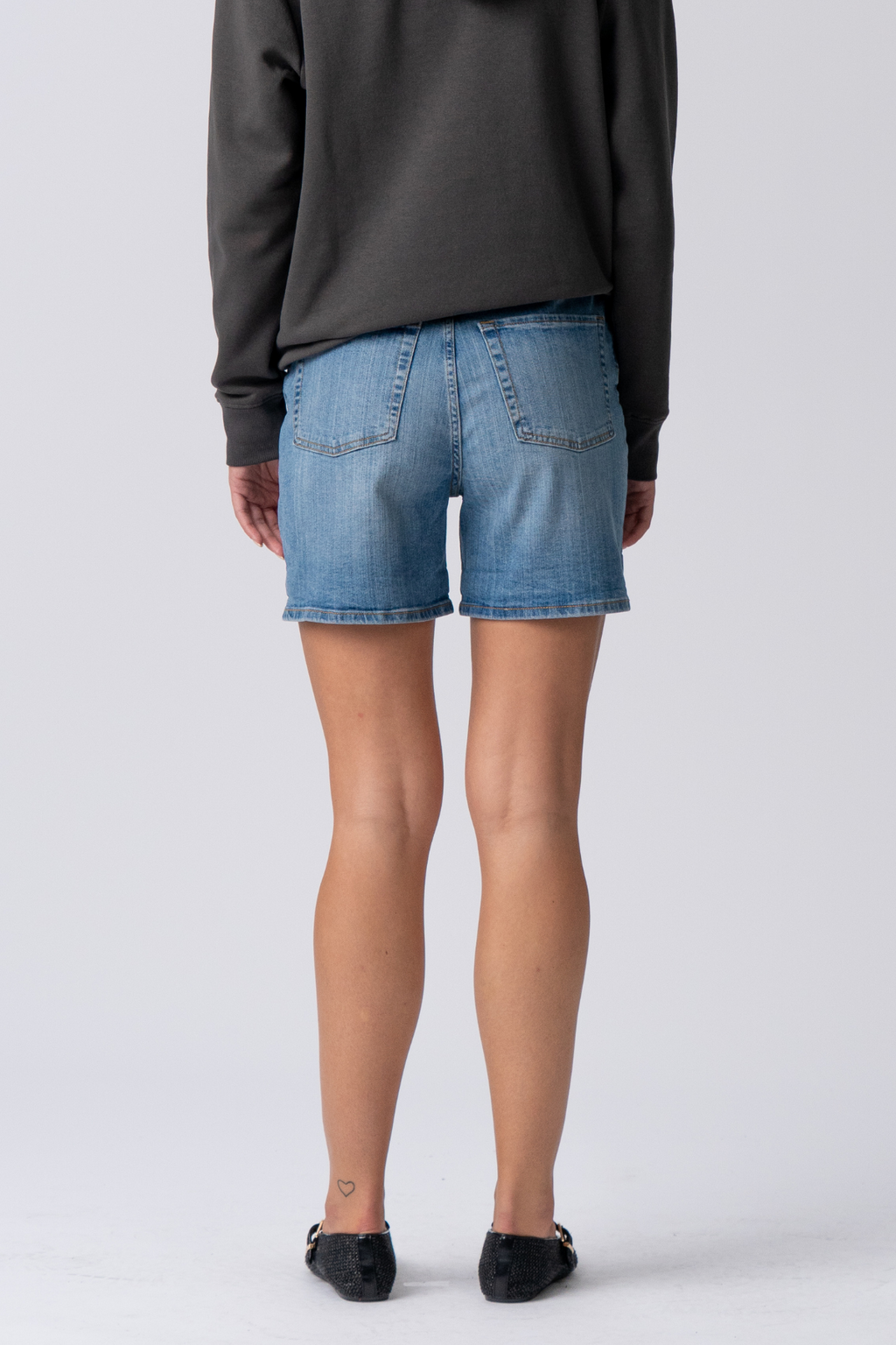 The Original Performance Vaqueros Shorts - Denim Azul Medio (Mujer)