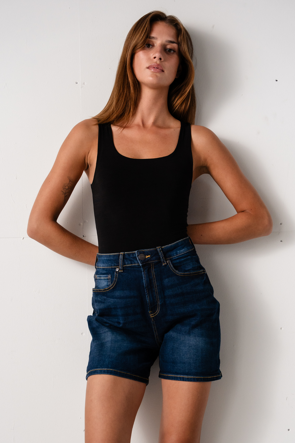 Los pantalones cortos de mezclilla de rendimiento originales - Dark Blue Denim