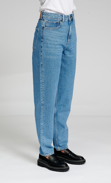 The Original Performance Mom Jeans - Denim azul claro