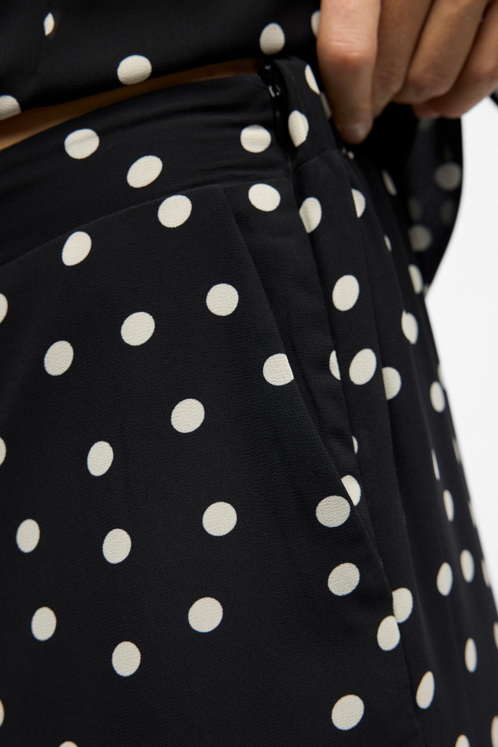 Gina Pant - Puntos negros