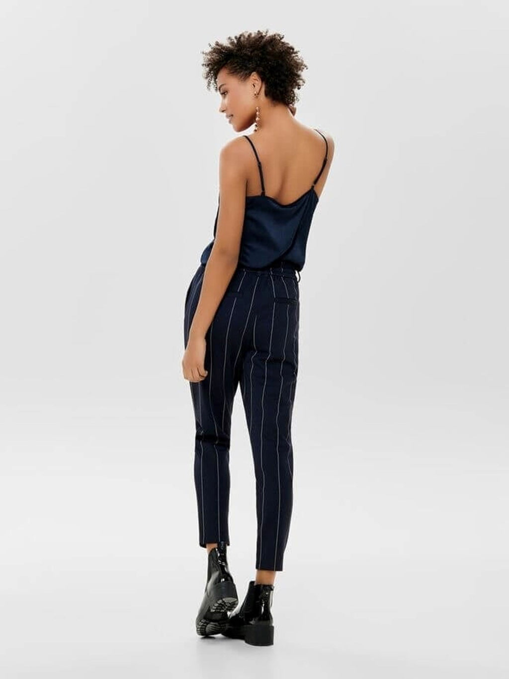 Top with lace details - Sky Capstain