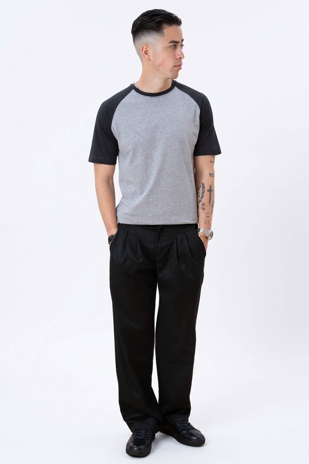Camiseta básica de Raglan-gris negro-luz