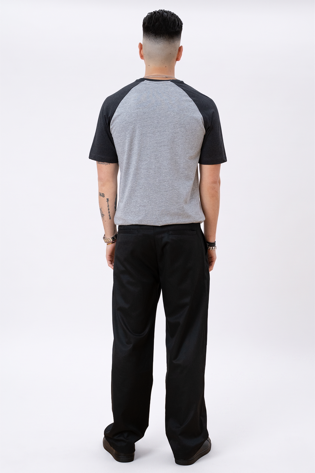 Camiseta básica de Raglan-gris negro-luz