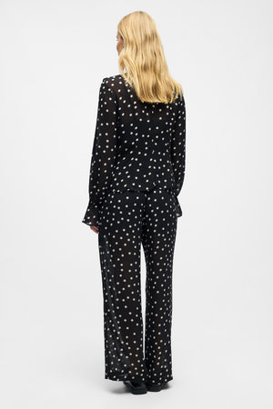 Gina Pant - Puntos negros
