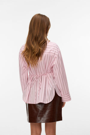 Camisa con cinturón Gina - Rayas Pink-A-Boo: Marrón cacao/Blanco nieve