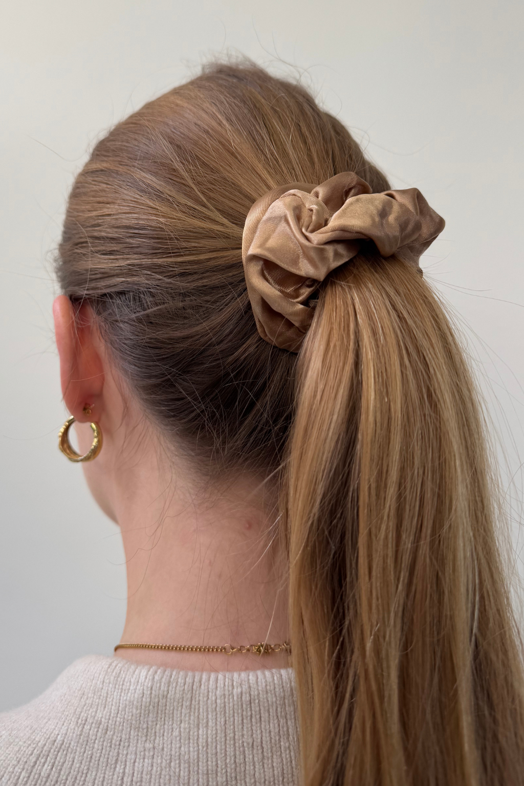Satin Scrunchie - Beige ligero