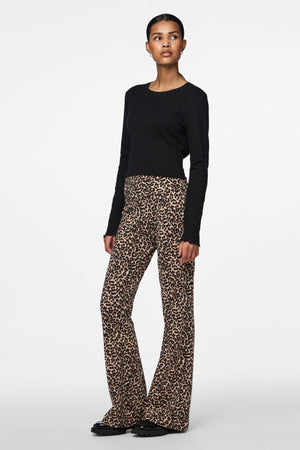 Marie O -Neck Poin Top - Negro