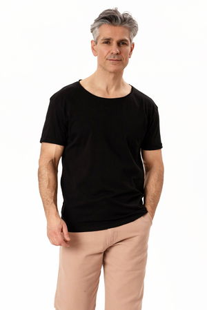 Camiseta con cuello profundo - Negro