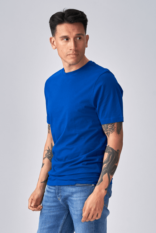 Camiseta básica - azul sueco