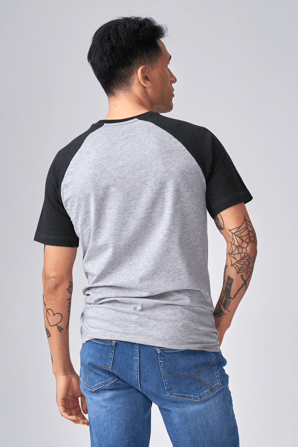 Camiseta básica de Raglan-gris negro-luz