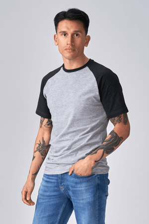 Camiseta básica de Raglan-gris negro-luz