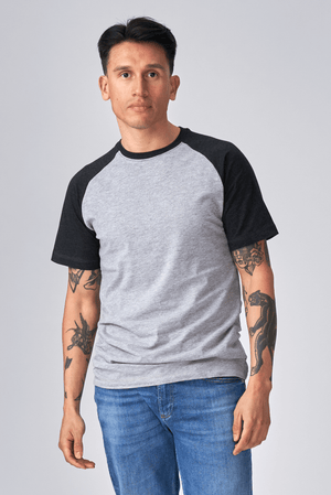 Camiseta básica de Raglan-gris negro-luz