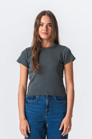 Camiseta corta de Emily - gris oscuro