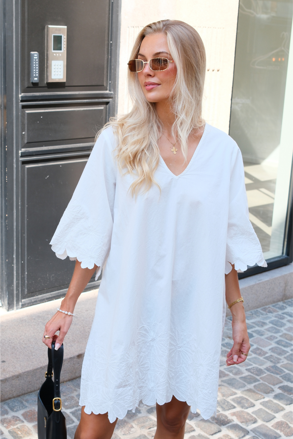 Vestido corto de Kamma - Cloud Dancer