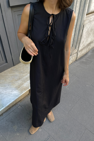 Vestido de corbata de Jenna - Negro