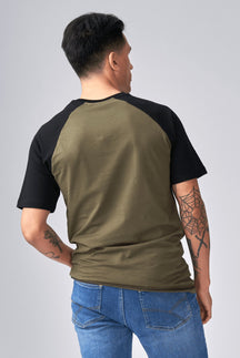 Camiseta básica de Raglan-Army negro