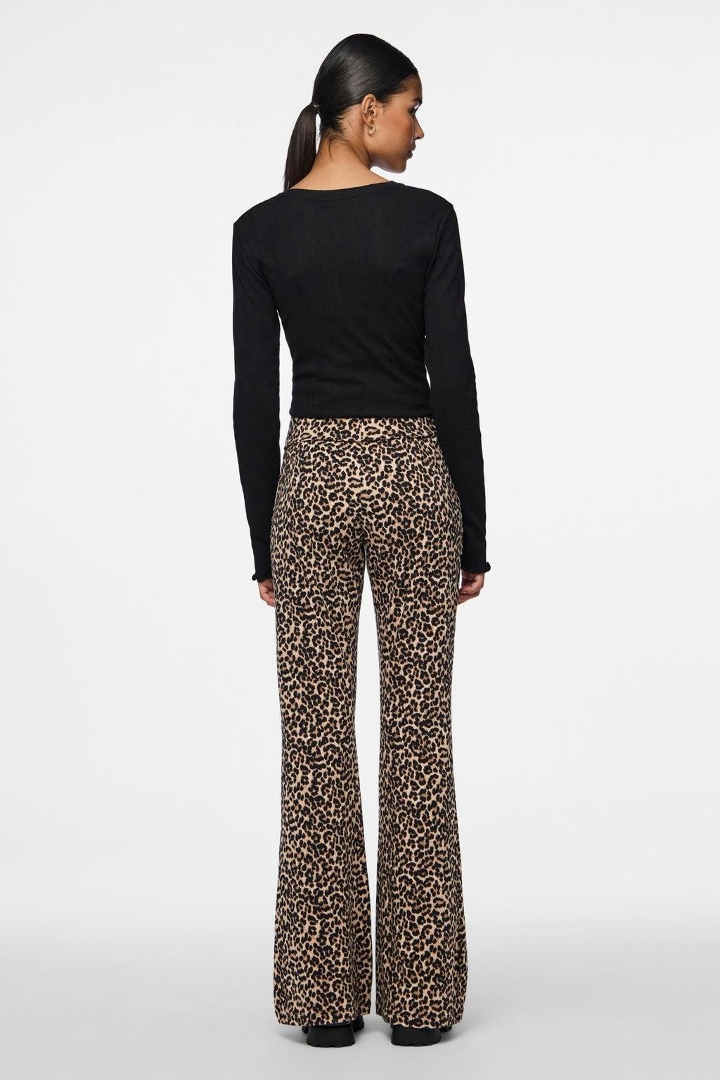 Marie O -Neck Poin Top - Negro