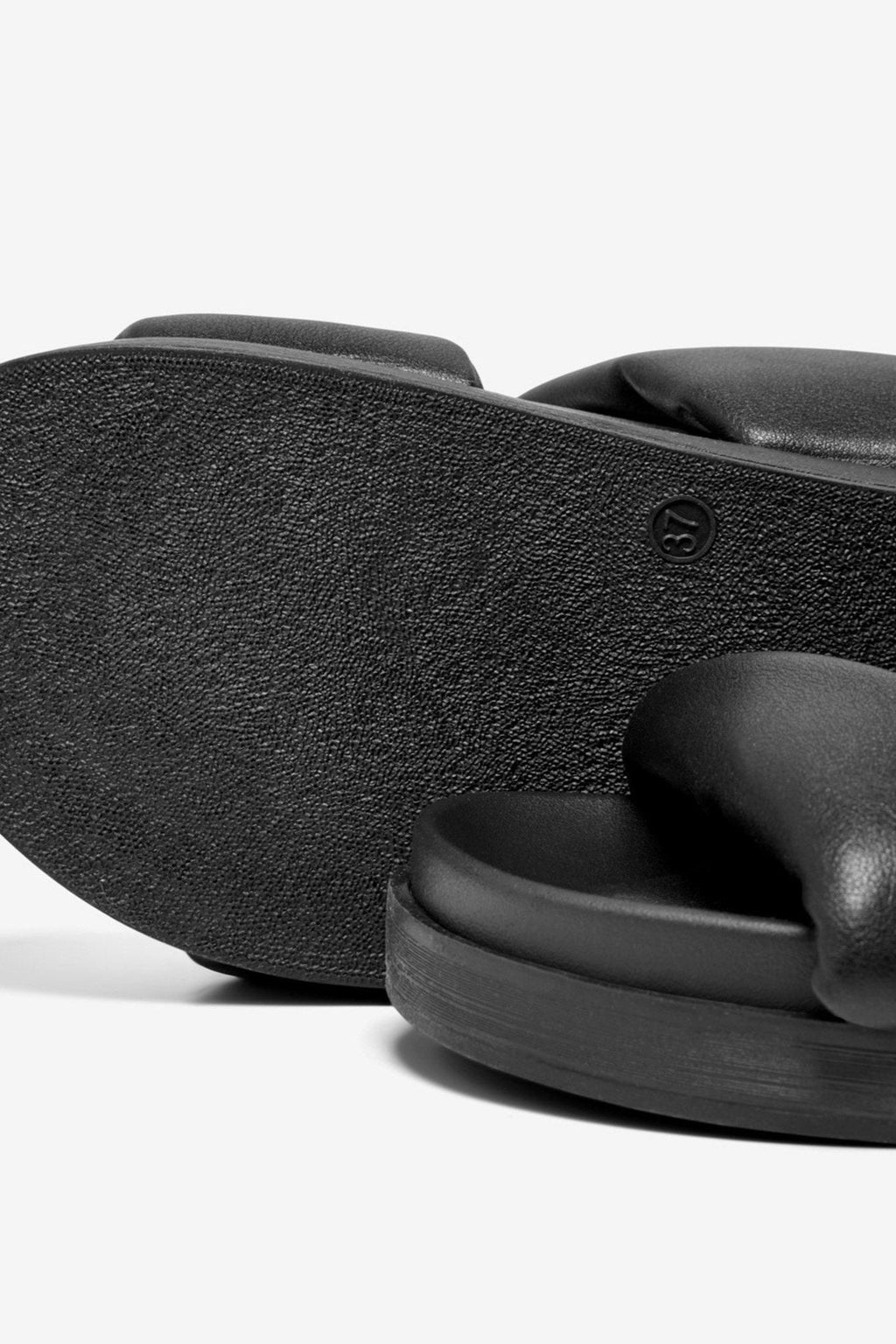 Minnie Sandaler - Negro