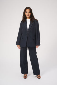 Traje de gran tamaño (Pinstripe Navy) - Paquete de paquete