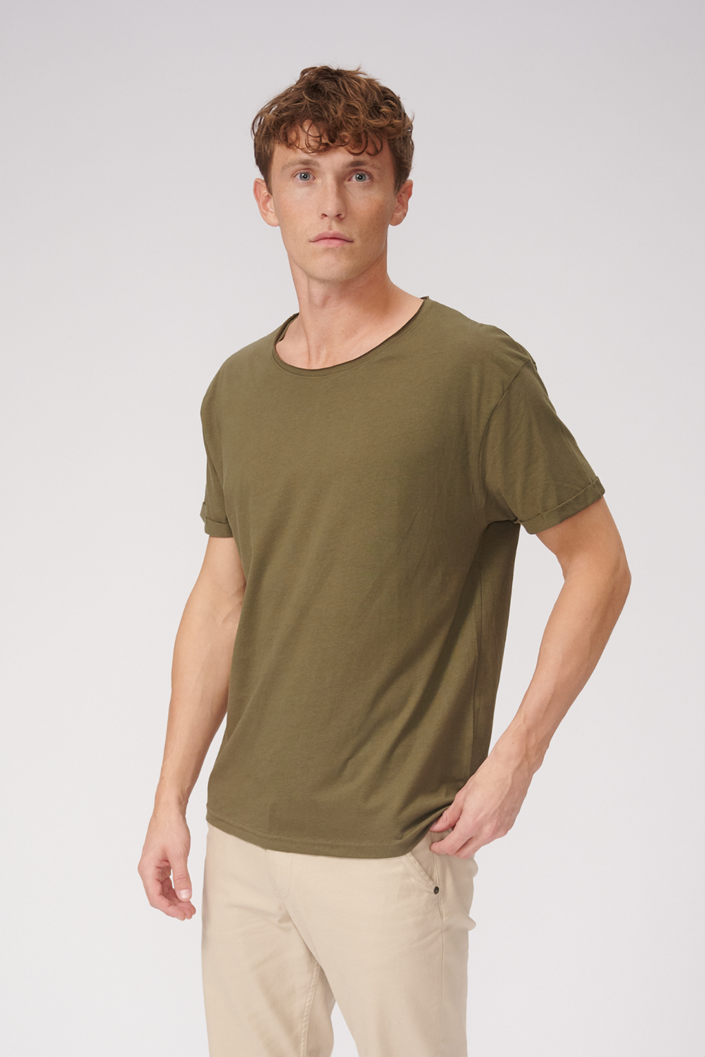 Camiseta de cuello crudo - Olive Green