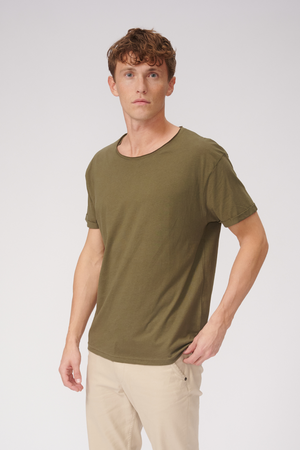 Camiseta con cuello profundo - Verde oliva