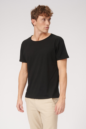 Camiseta con cuello profundo - Negro