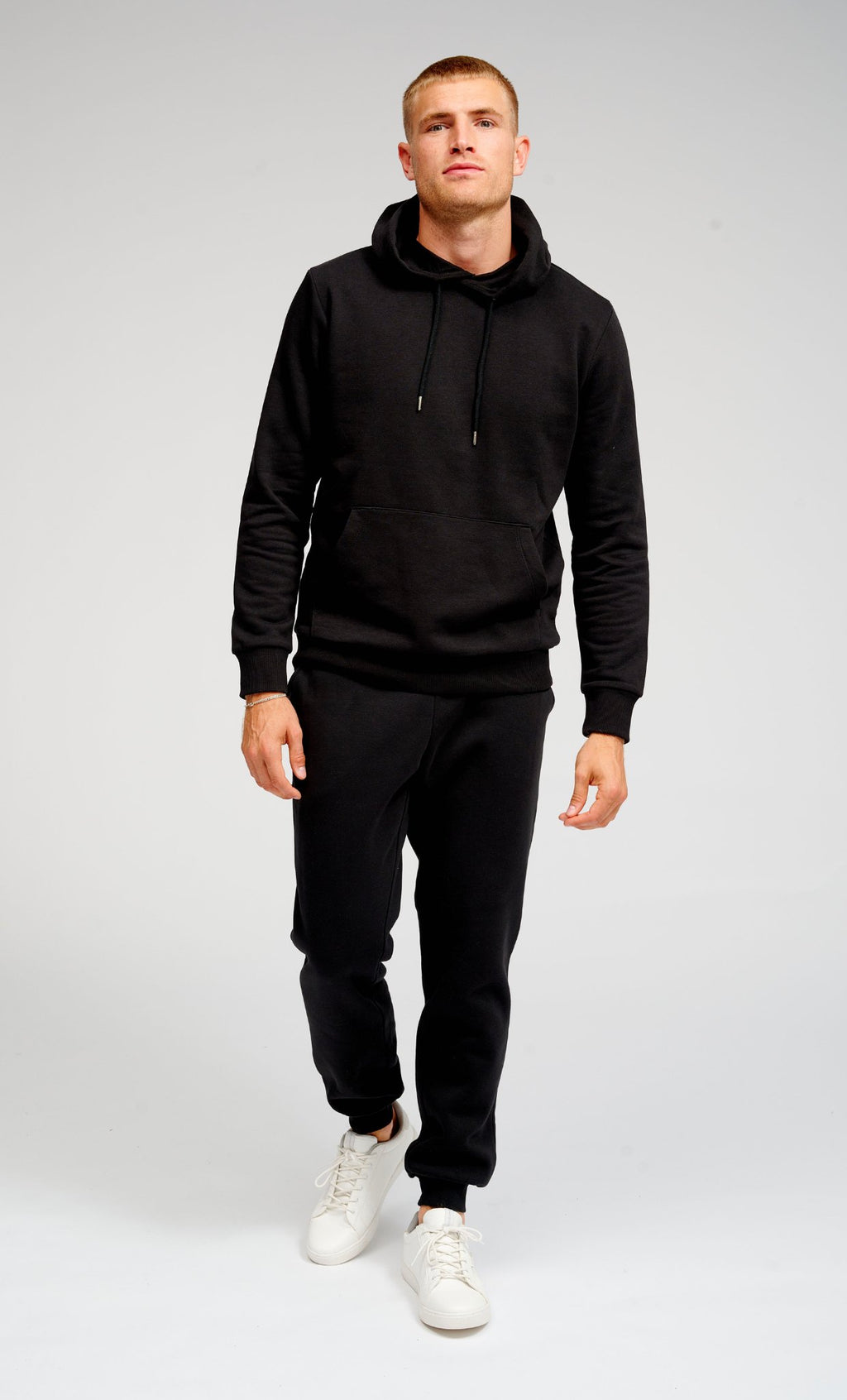 Basic SweatSuit with Holdie (negro) - Paquete Deal